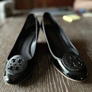 Tory Burch Louisa Womens Black Patent Leather Wedge Heels Shoes Size 7.5 M